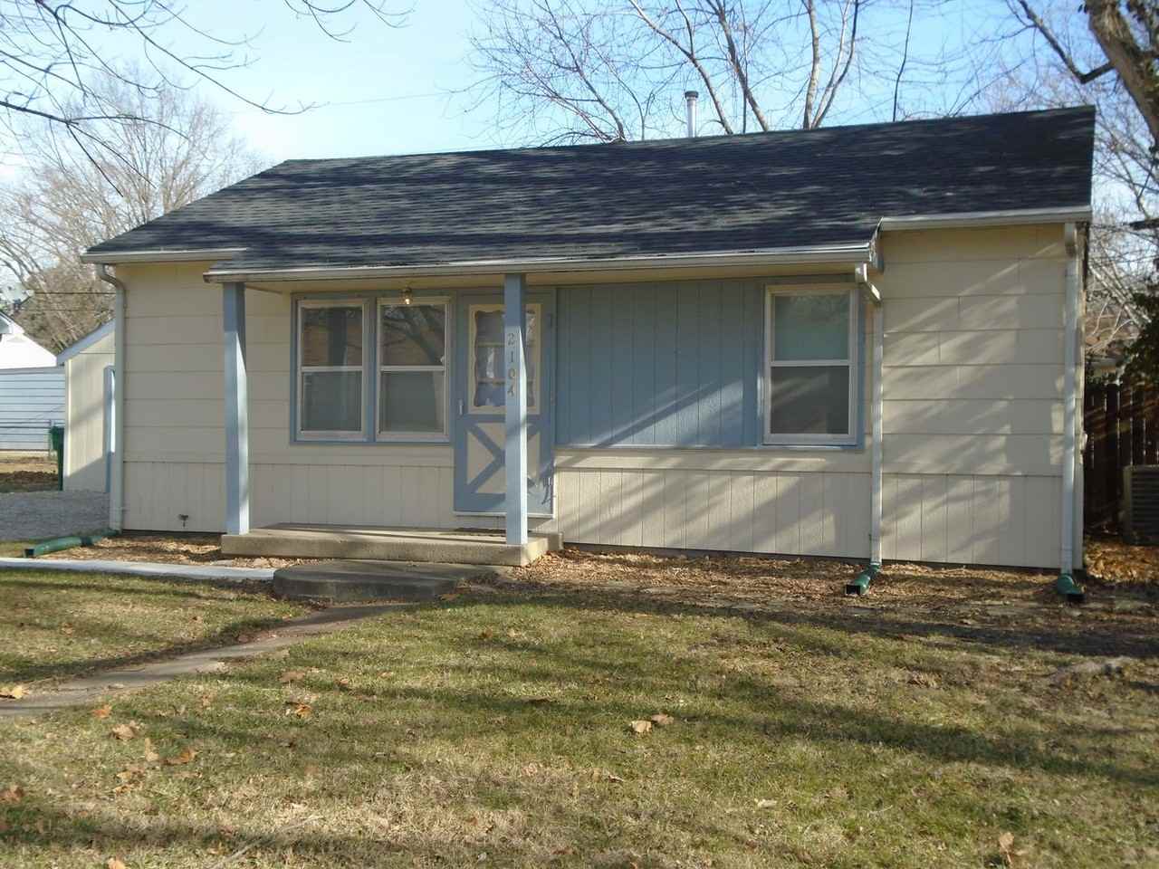 2104 Green Ave - Photo 2 of 13