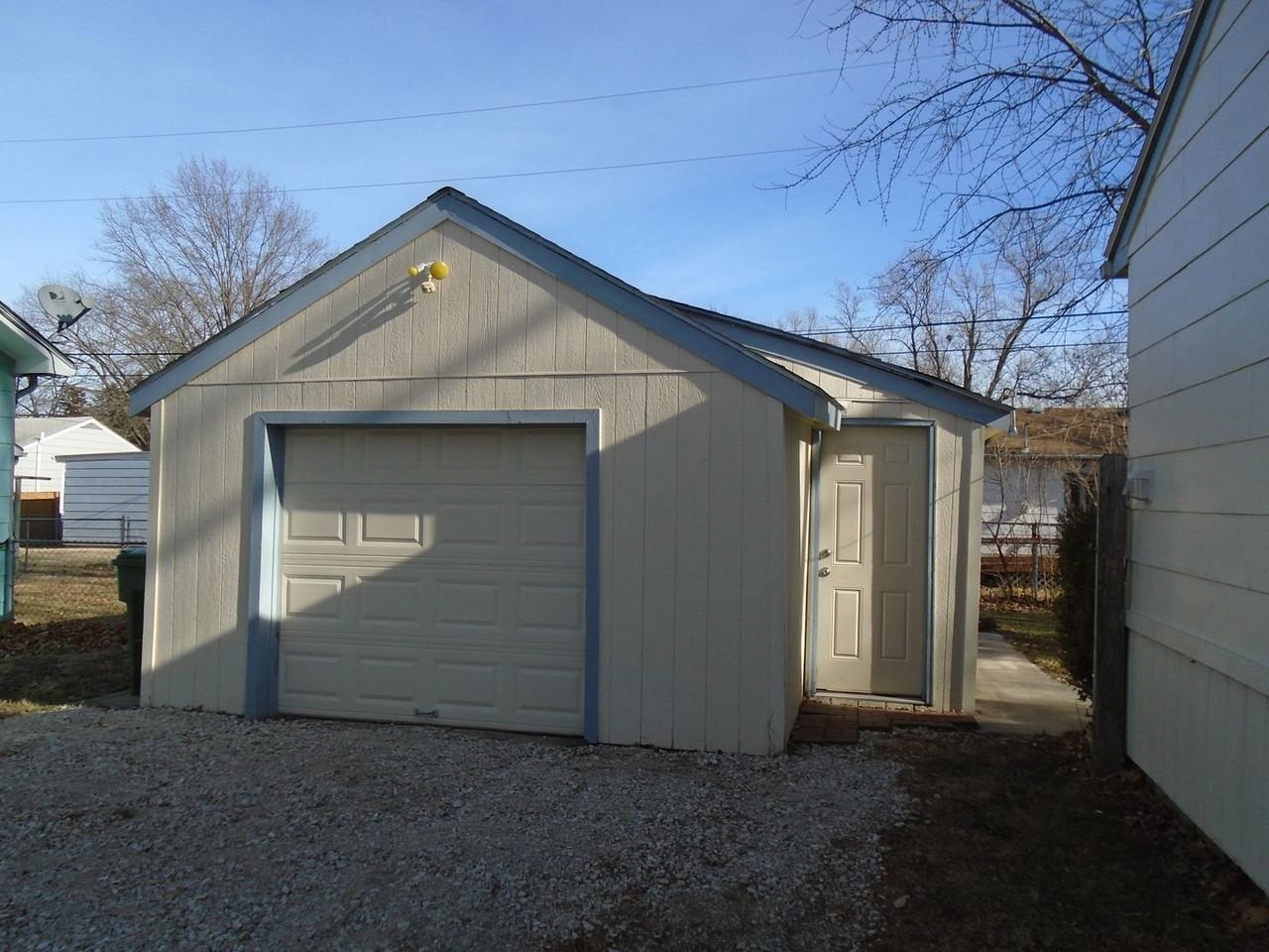 2104 Green Ave - Photo 3 of 13