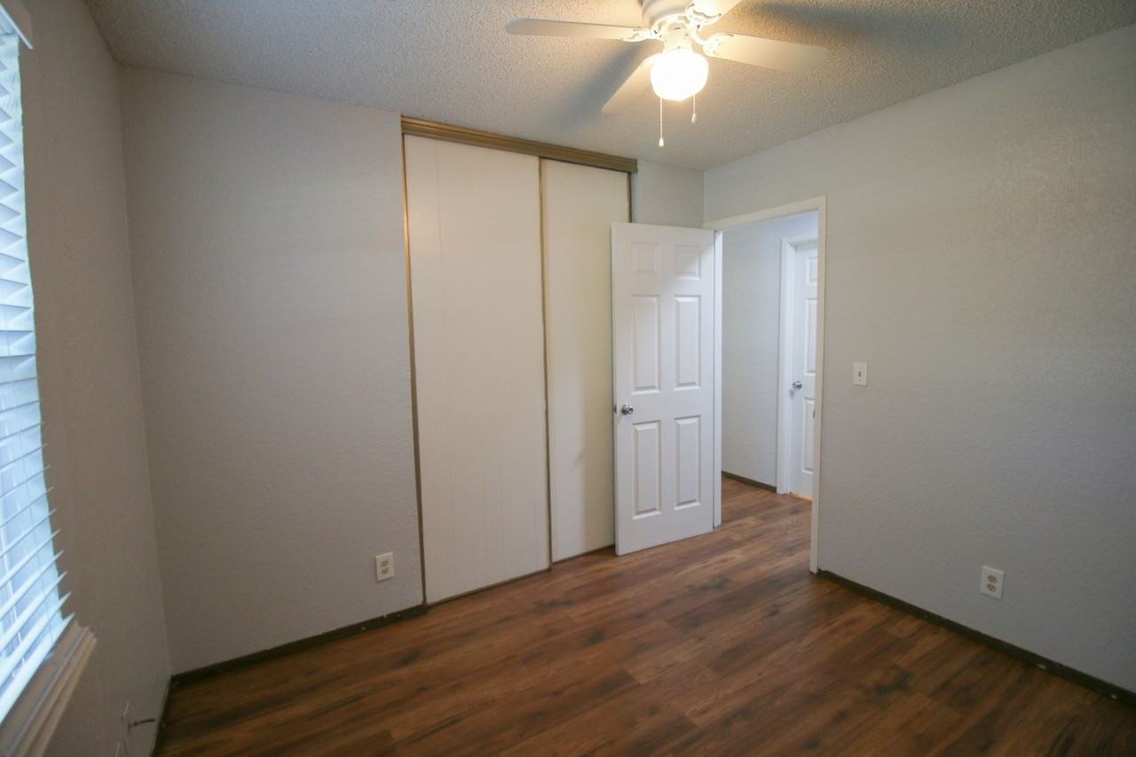 13115 E 30th St - Photo 3 of 29