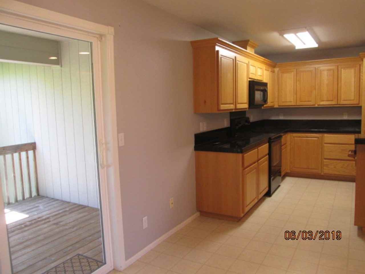 2429 Se Chinaberry Ave - Photo 3 of 12