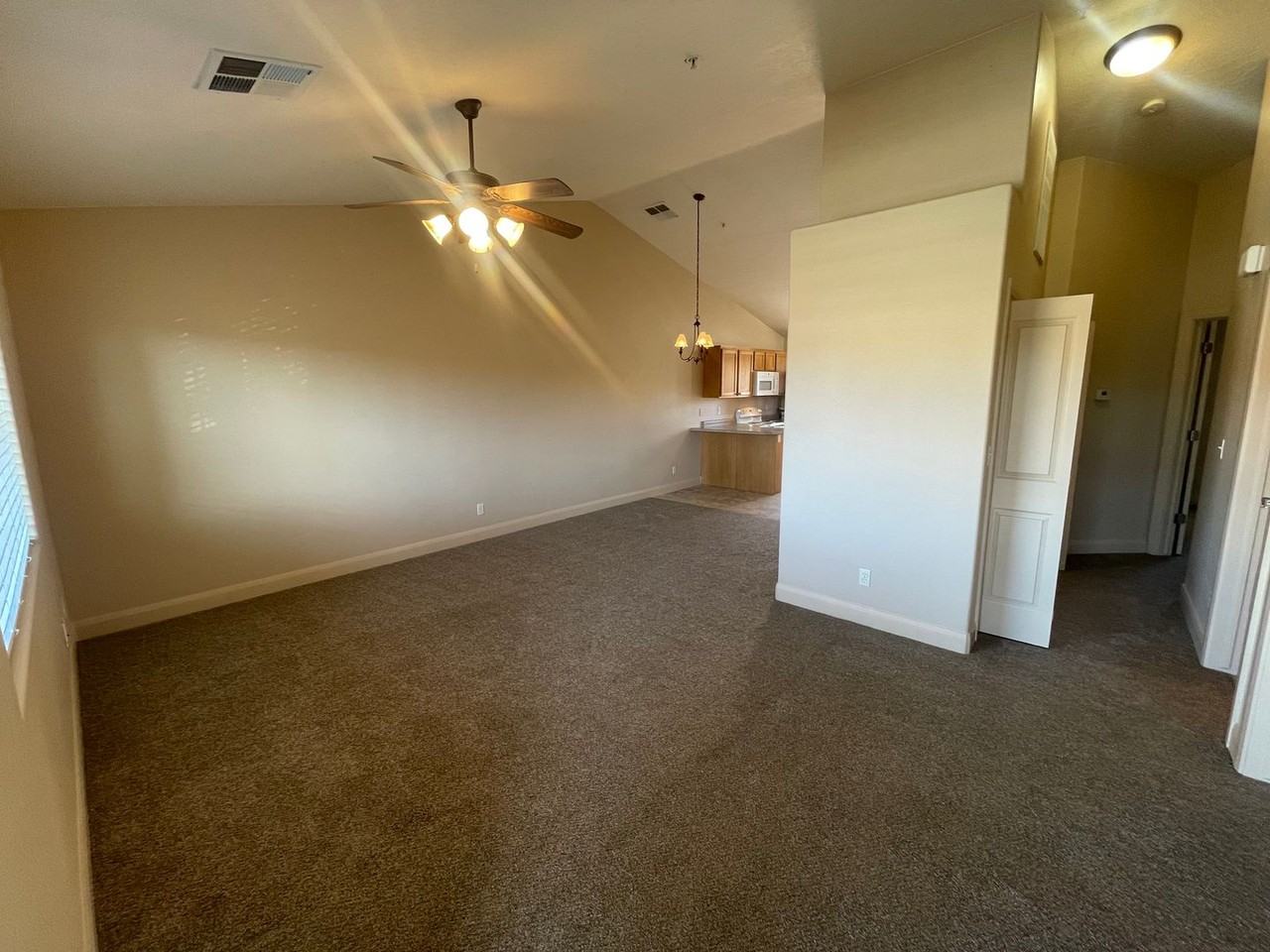 700 N Main St #I9 - Photo 3 of 29