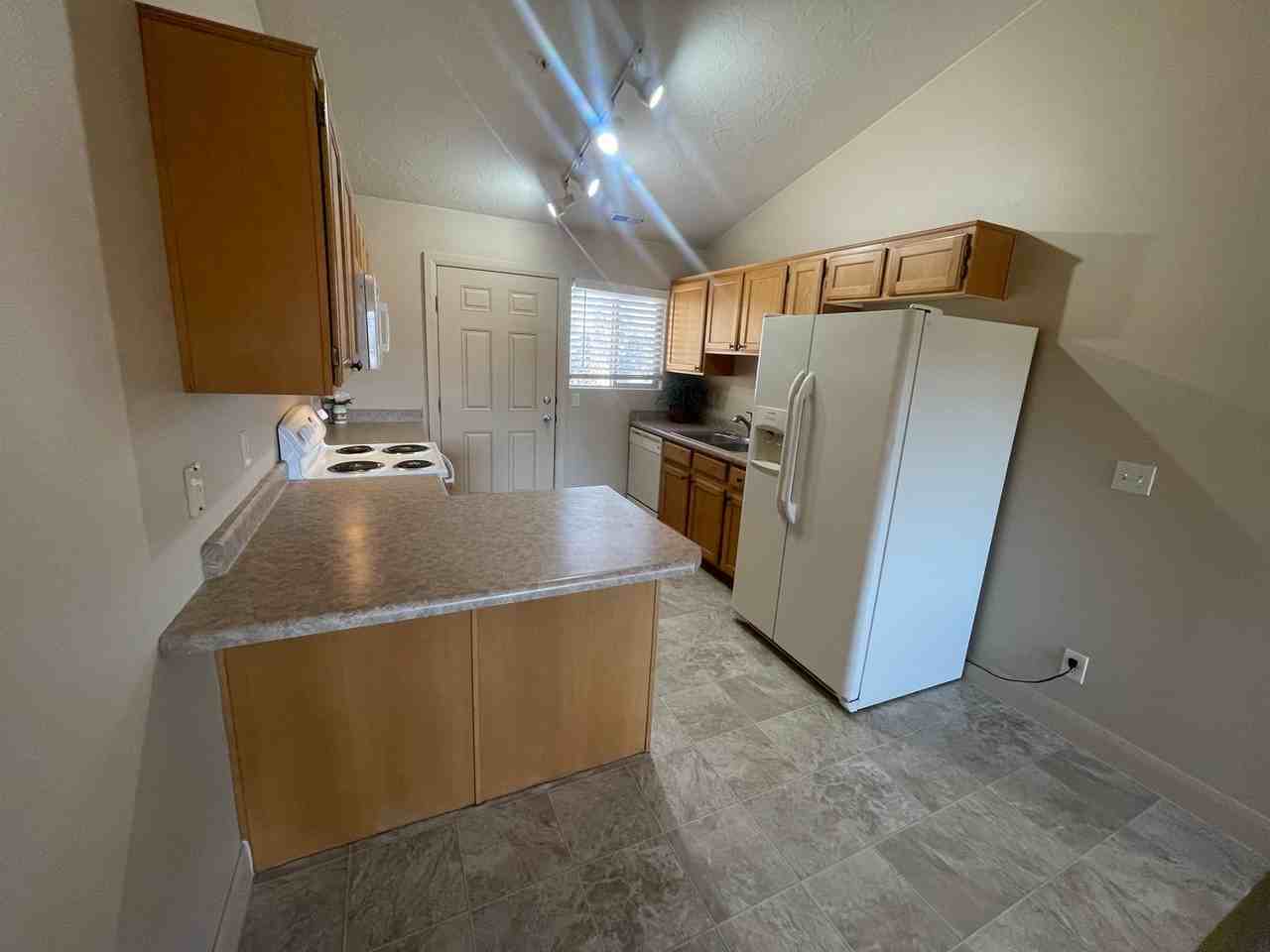 700 N Main St #I9 - Photo 4 of 29