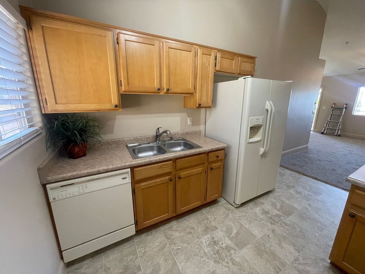 700 N Main St #I9 - Photo 5 of 29