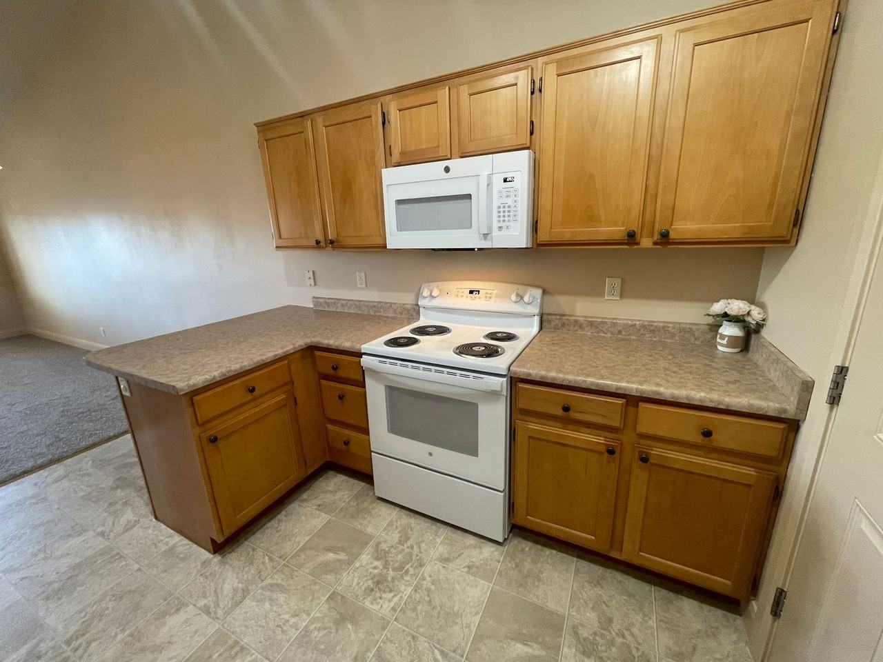 700 N Main St #I9 - Photo 6 of 29