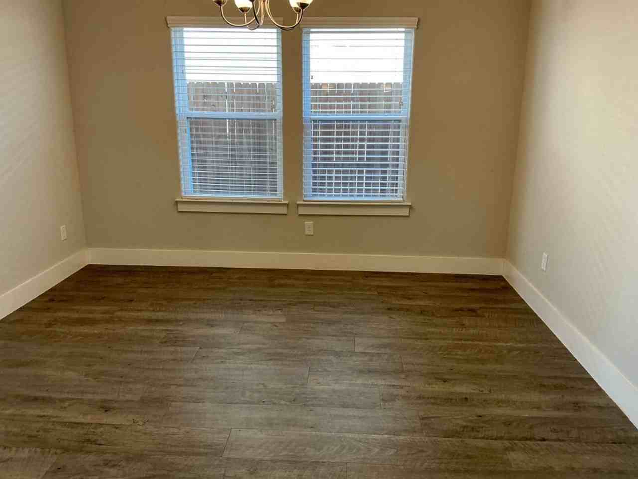 640 The Cottages Dr - Photo 4 of 42