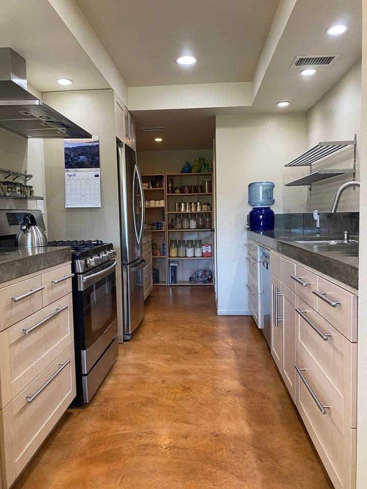 211 N Carrillo Rd - Photo 5 of 9