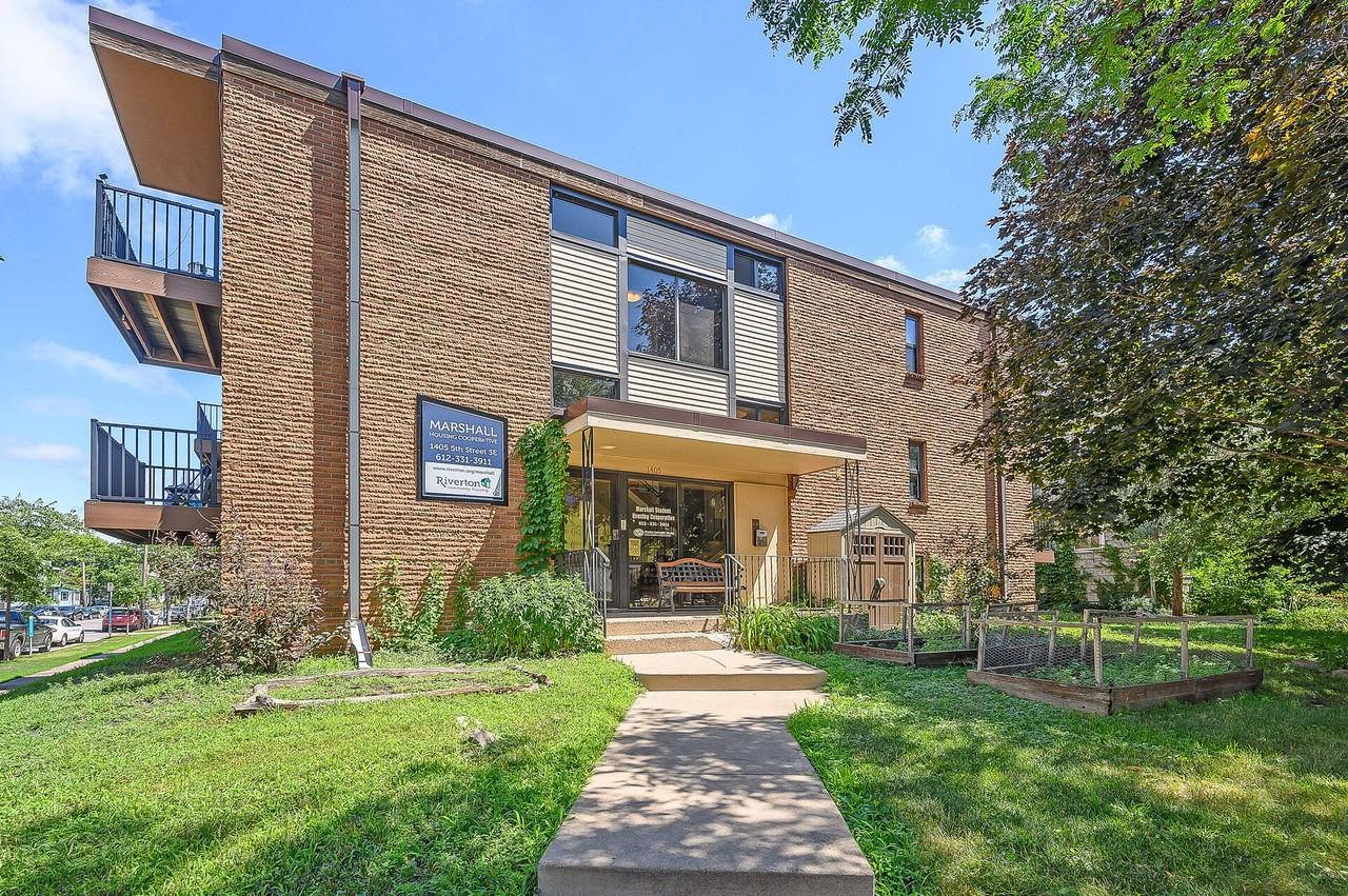 1405 5th St SE - Photo 2 of 22