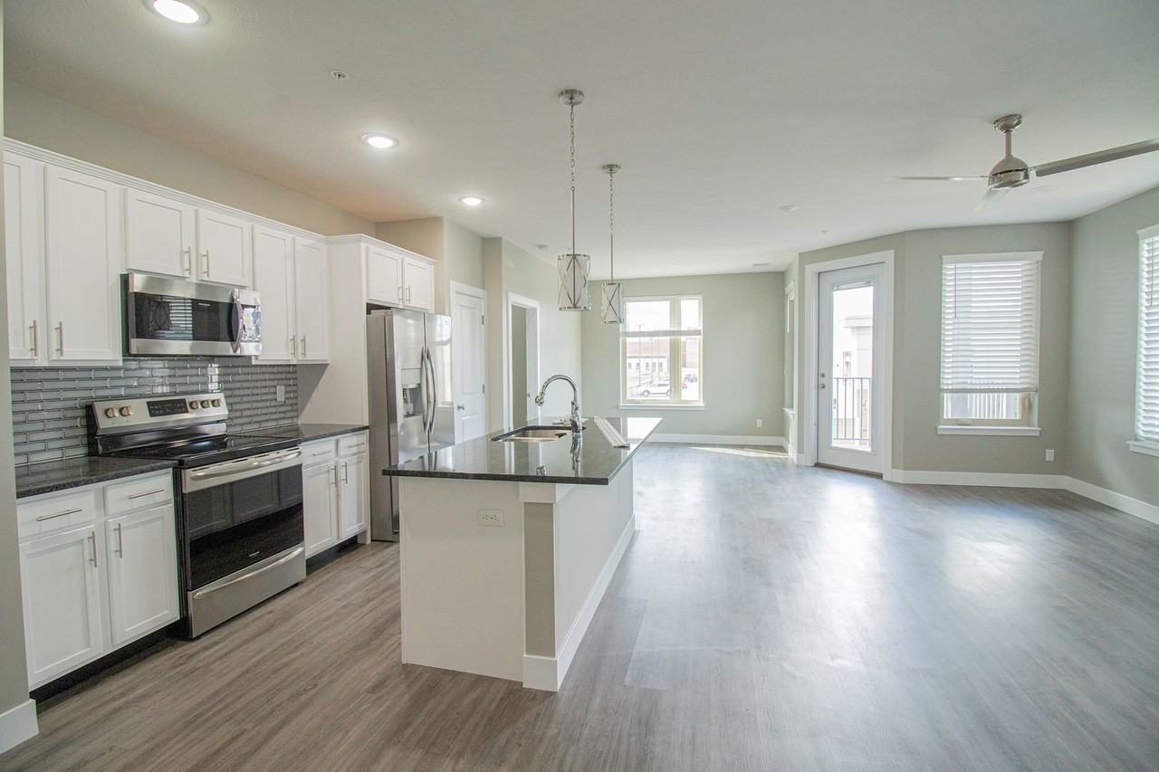 Pullman Station - Photo 2 of 6