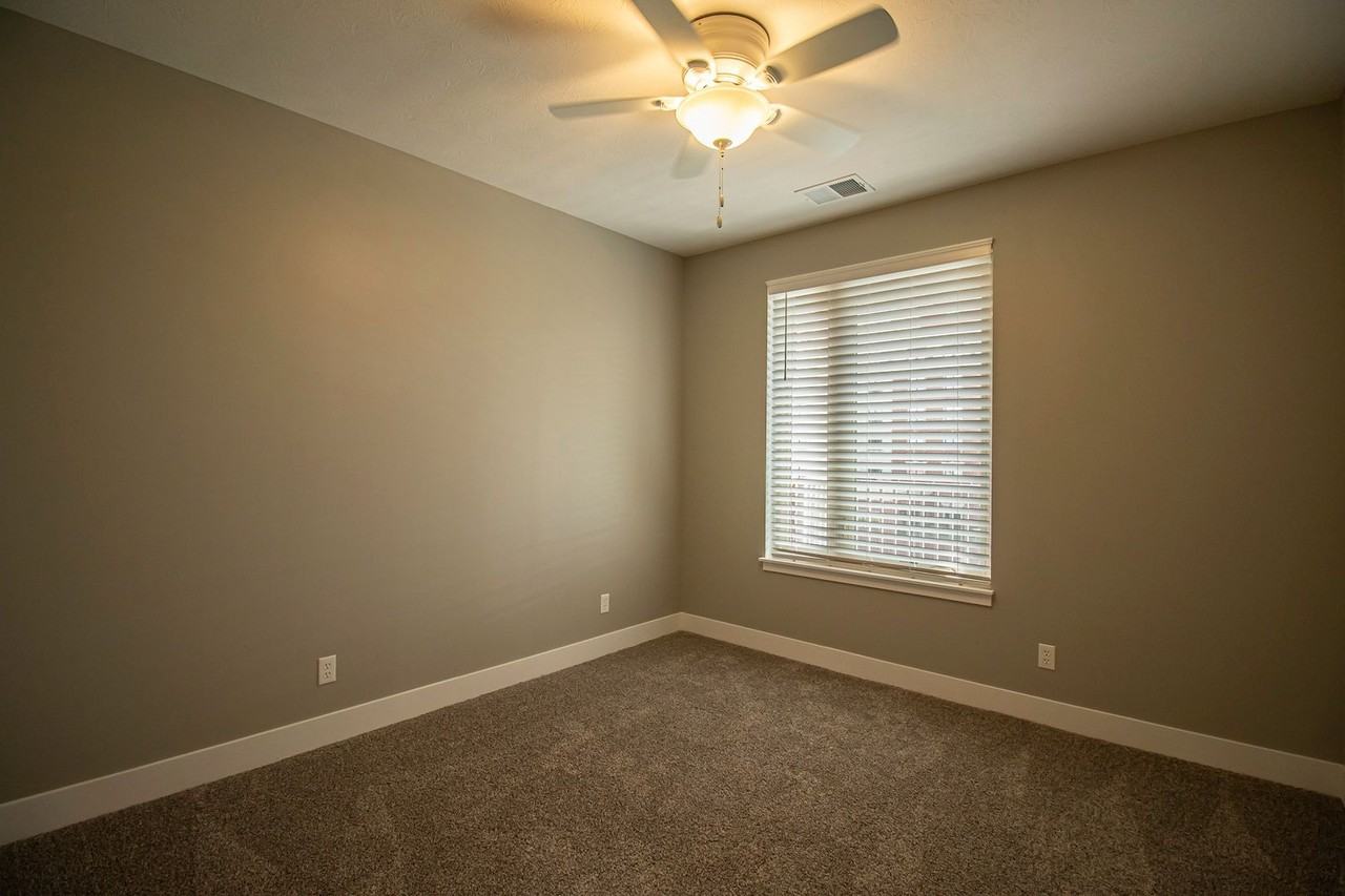 Pullman Station - Photo 4 of 6