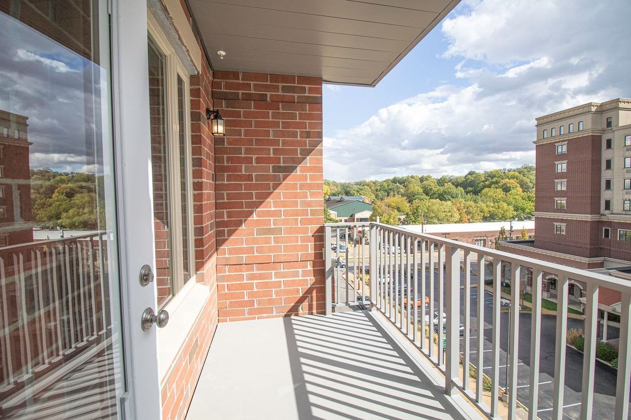 Pullman Station - Photo 5 of 6