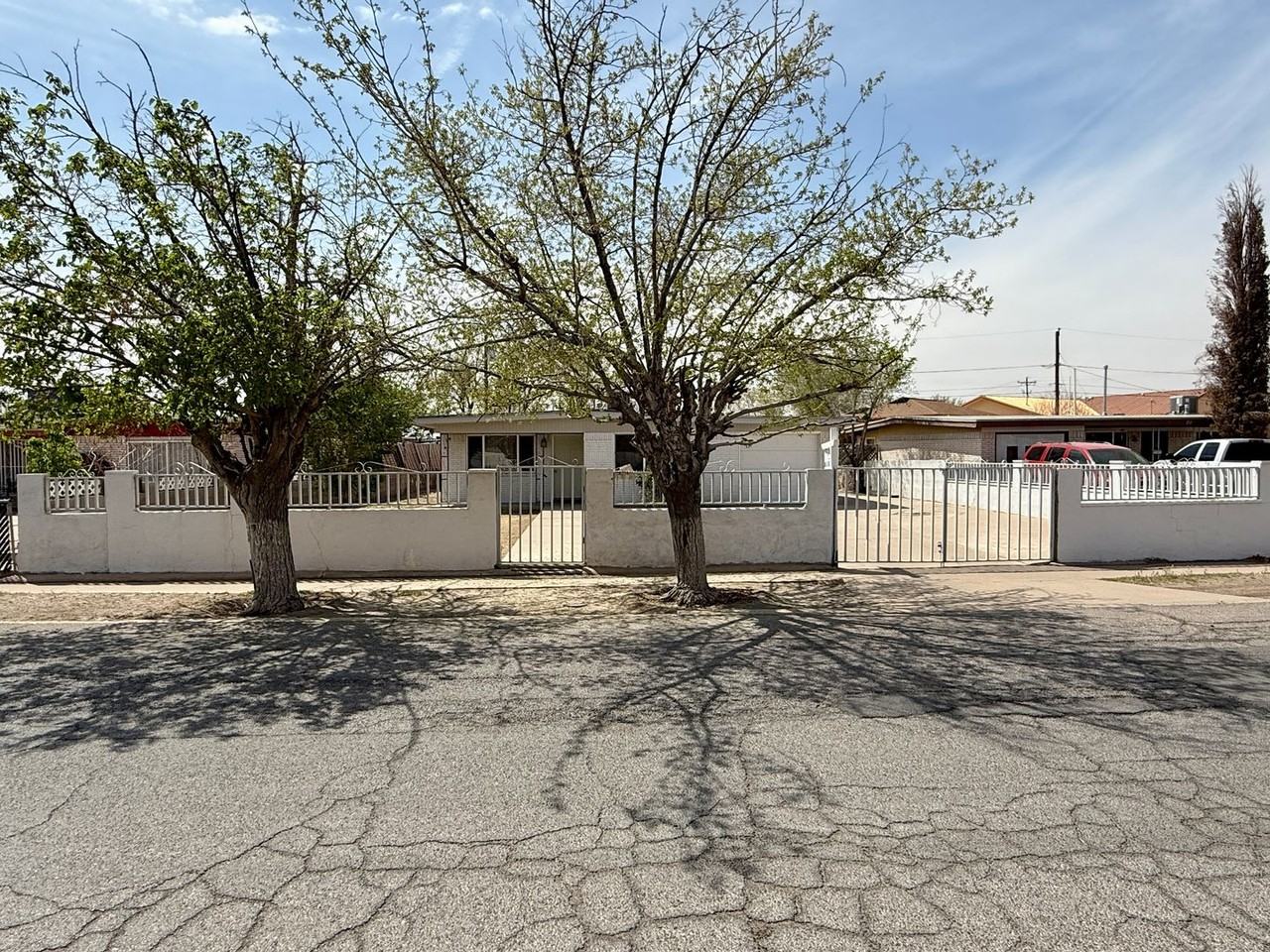 216 Link Dr - Photo 3 of 14