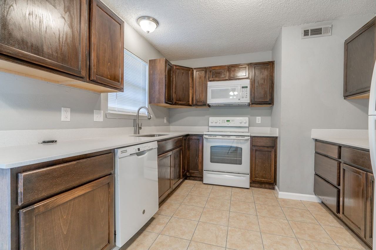 1922 W Holly St - Photo 6 of 24