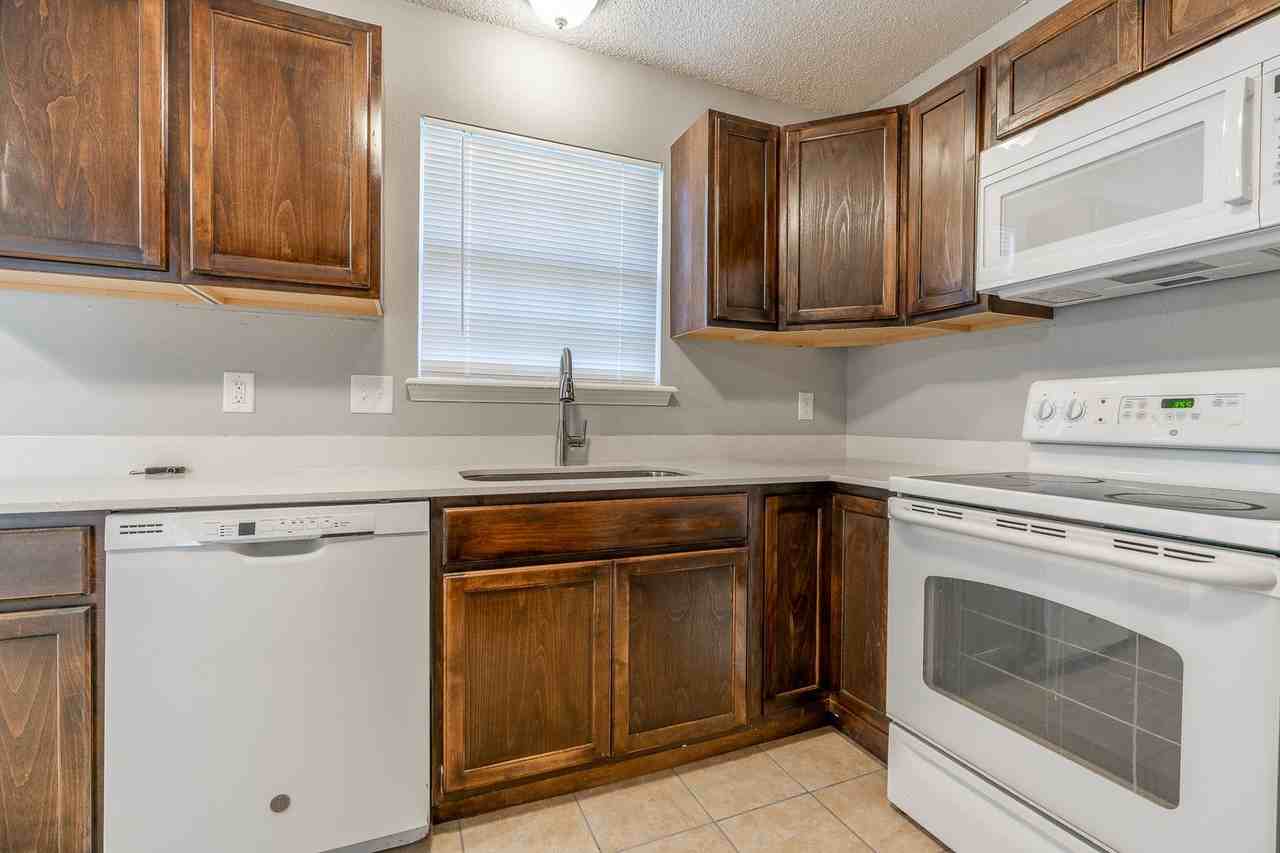 1922 W Holly St - Photo 7 of 24