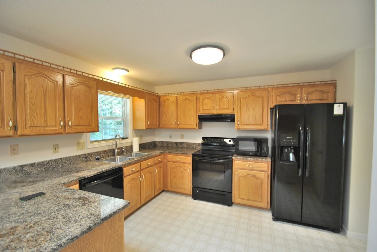 116 Southgate Ln - Photo 3 of 12