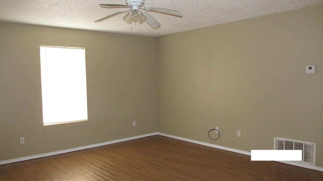 912 82nd St - Photo 2 of 7