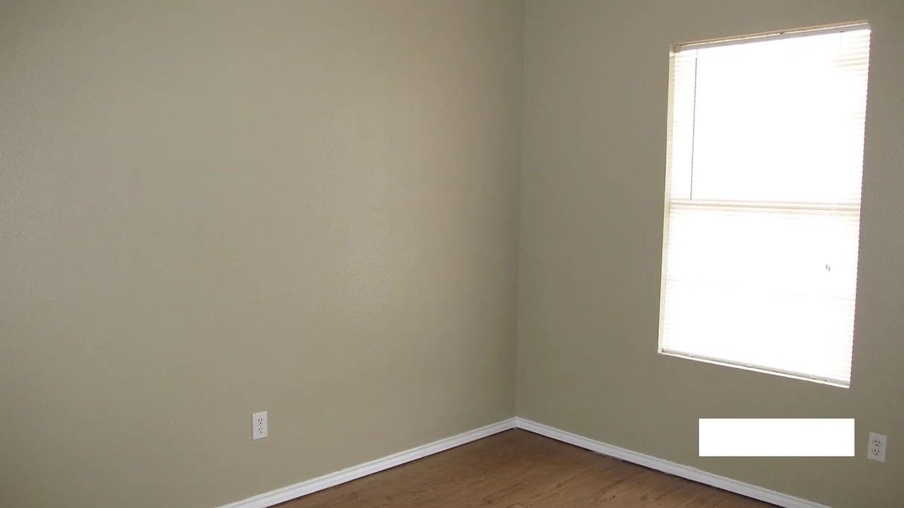 912 82nd St - Photo 6 of 7