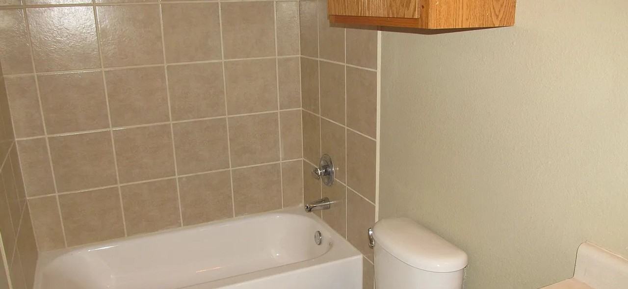 912 82nd St - Photo 7 of 7