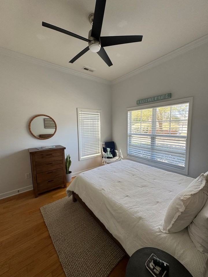 1605 Shoreline Pl - Photo 3 of 21