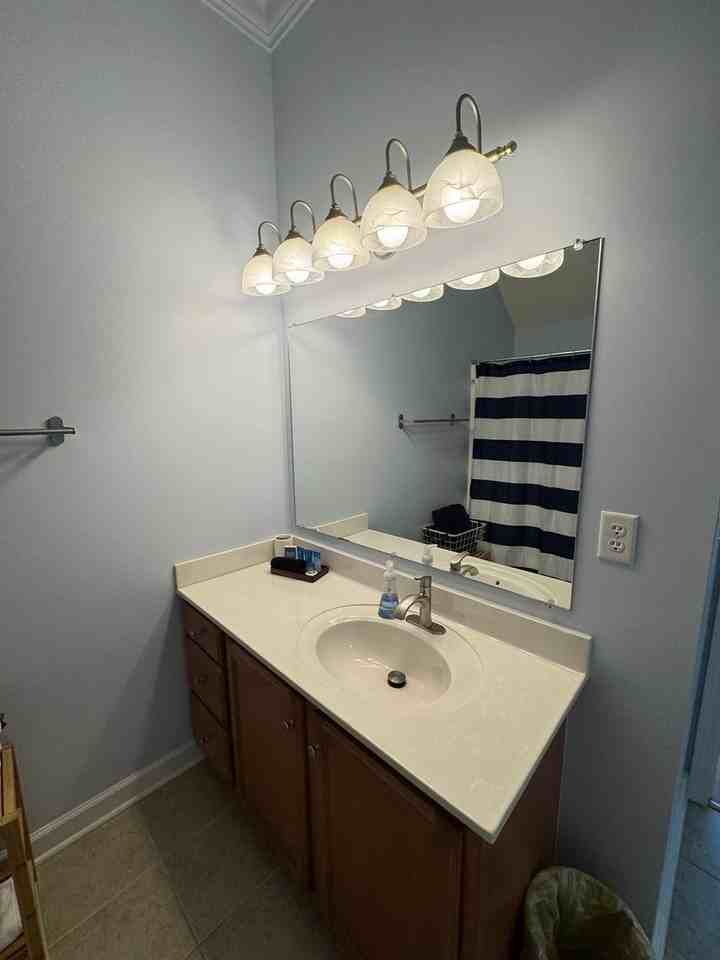 1605 Shoreline Pl - Photo 5 of 21