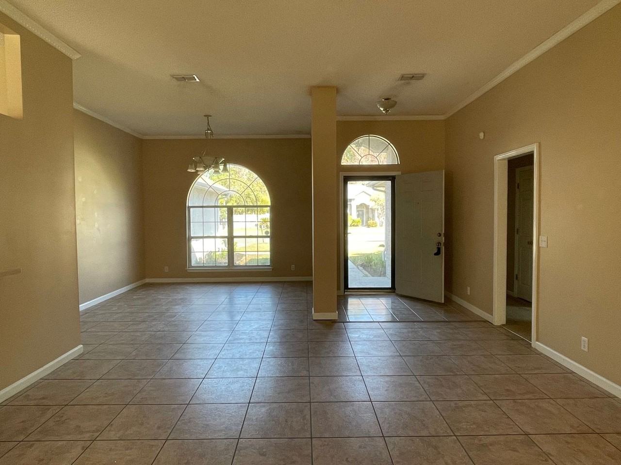 604 Wild Grape Dr - Photo 2 of 11