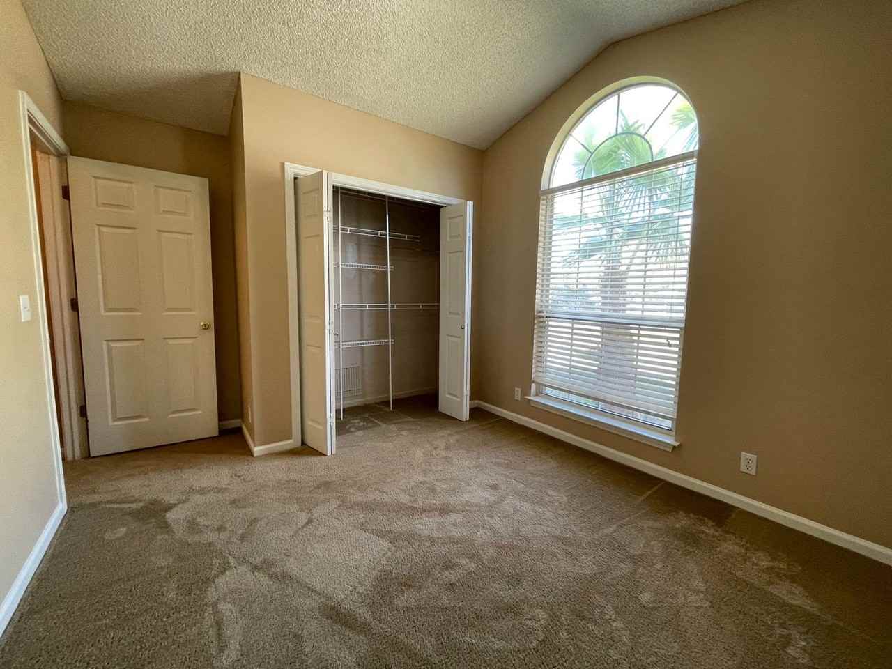 604 Wild Grape Dr - Photo 7 of 11