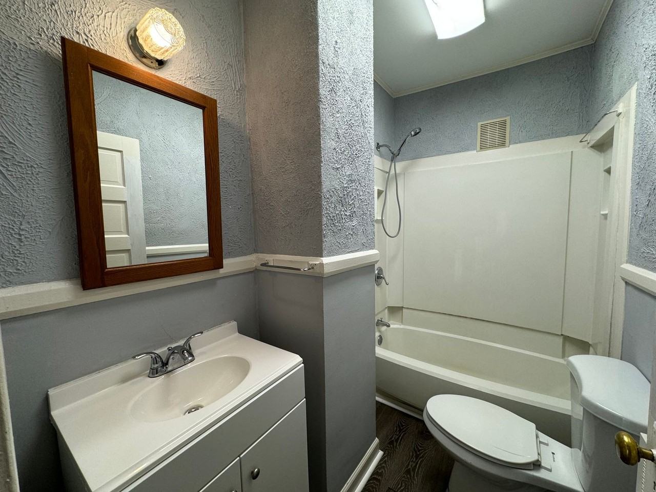 803 N Mecklenburg Ave - Photo 7 of 11