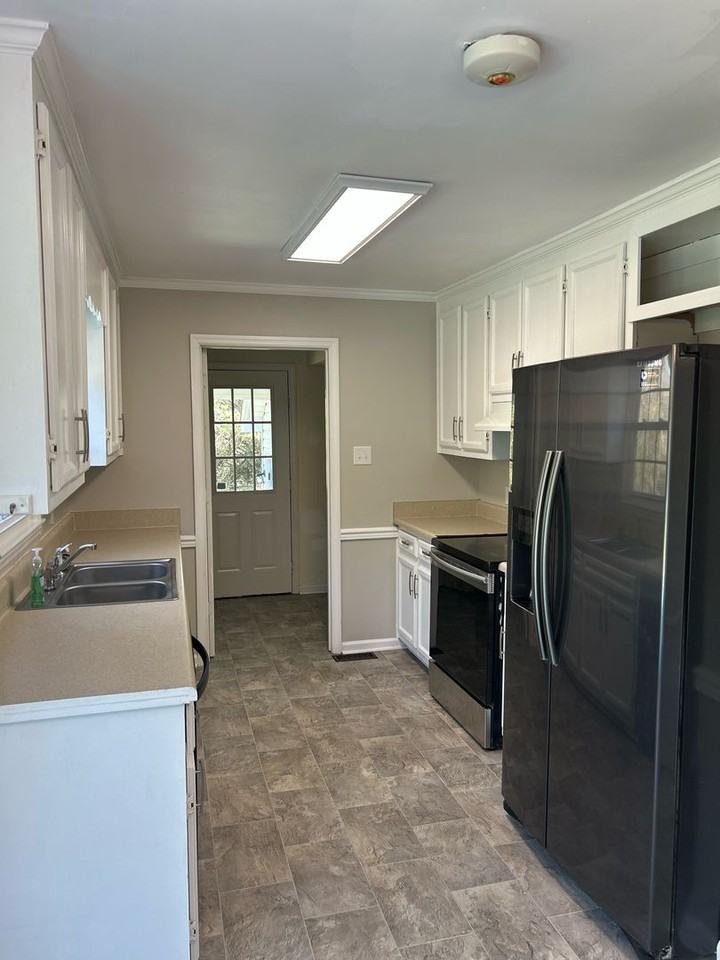 129 Kelly Ct - Photo 3 of 14