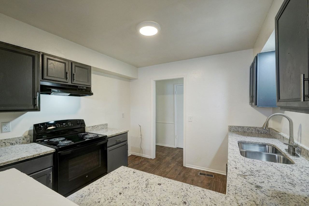 8512 Candlewood Dr - Photo 2 of 37