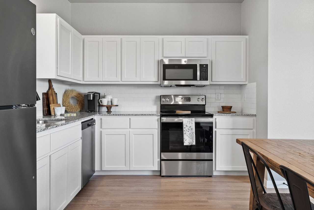 739 Meiomi Dr - Photo 5 of 32