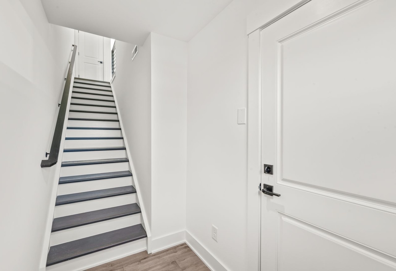 425 Blairhill Rd - Photo 5 of 34