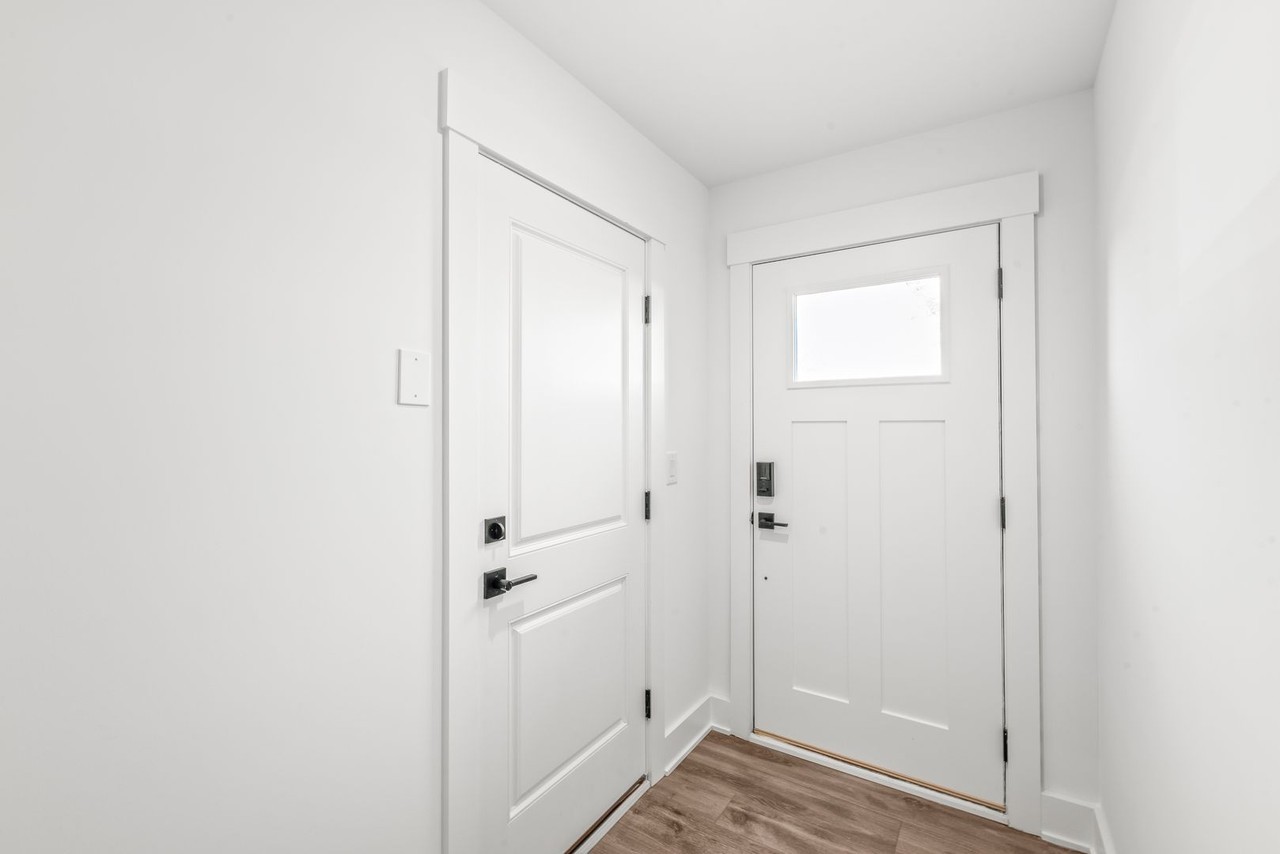425 Blairhill Rd - Photo 4 of 34