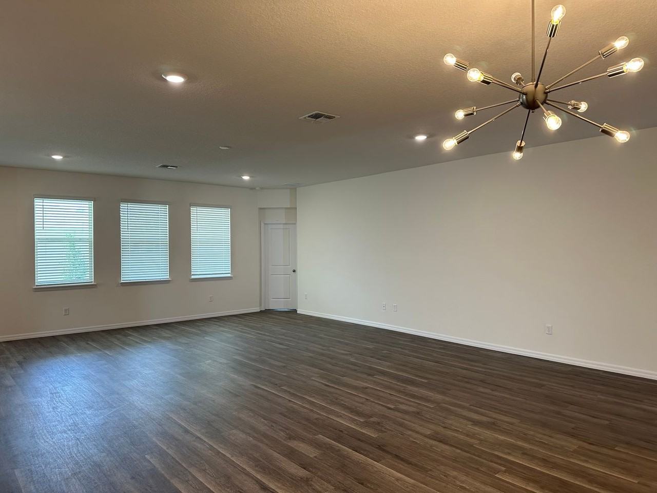 3272 Arch Ave - Photo 5 of 50
