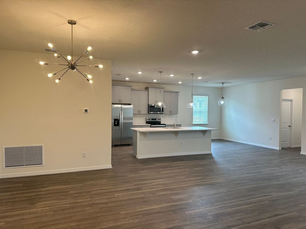 3272 Arch Ave - Photo 6 of 50