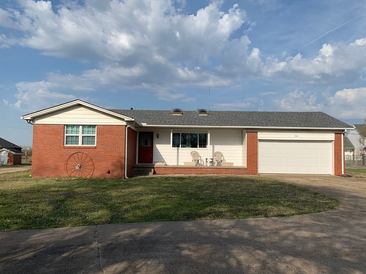 12334 N 177th East Ave - Photo 3 of 31