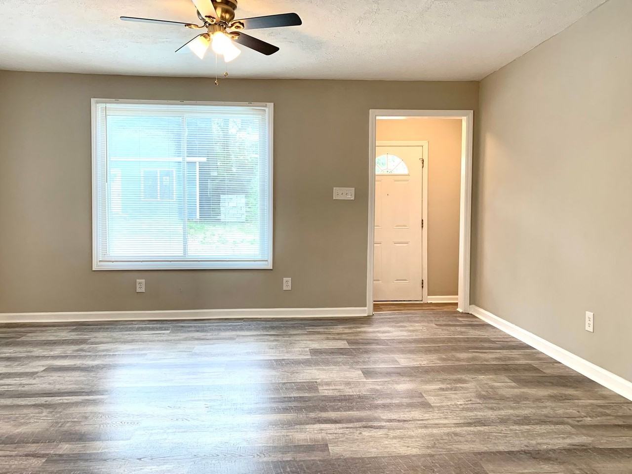 719 Elder St - Photo 4 of 31