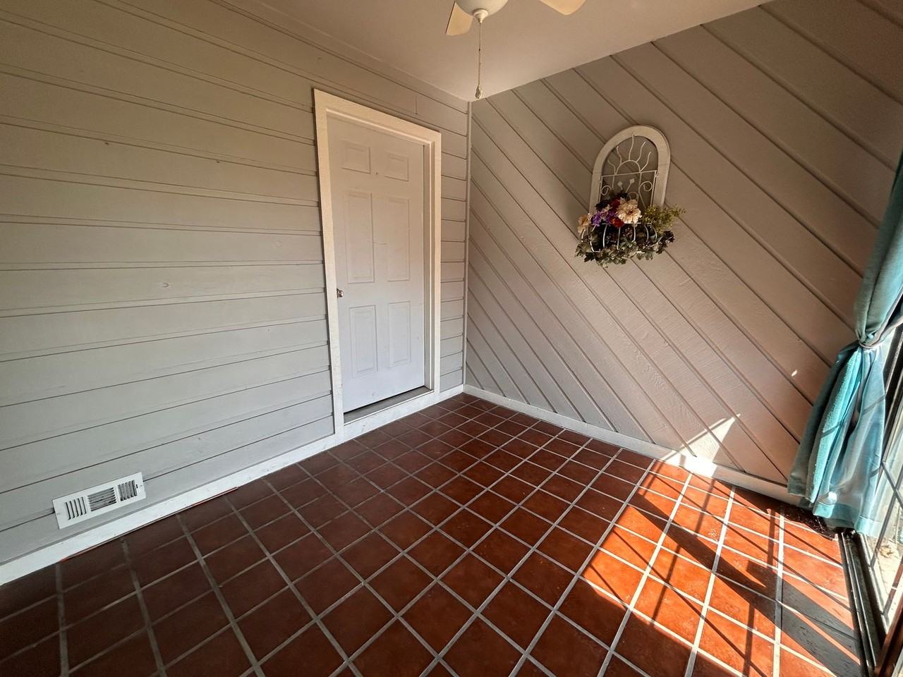 1424 E Brendonwood Rd - Photo 2 of 15