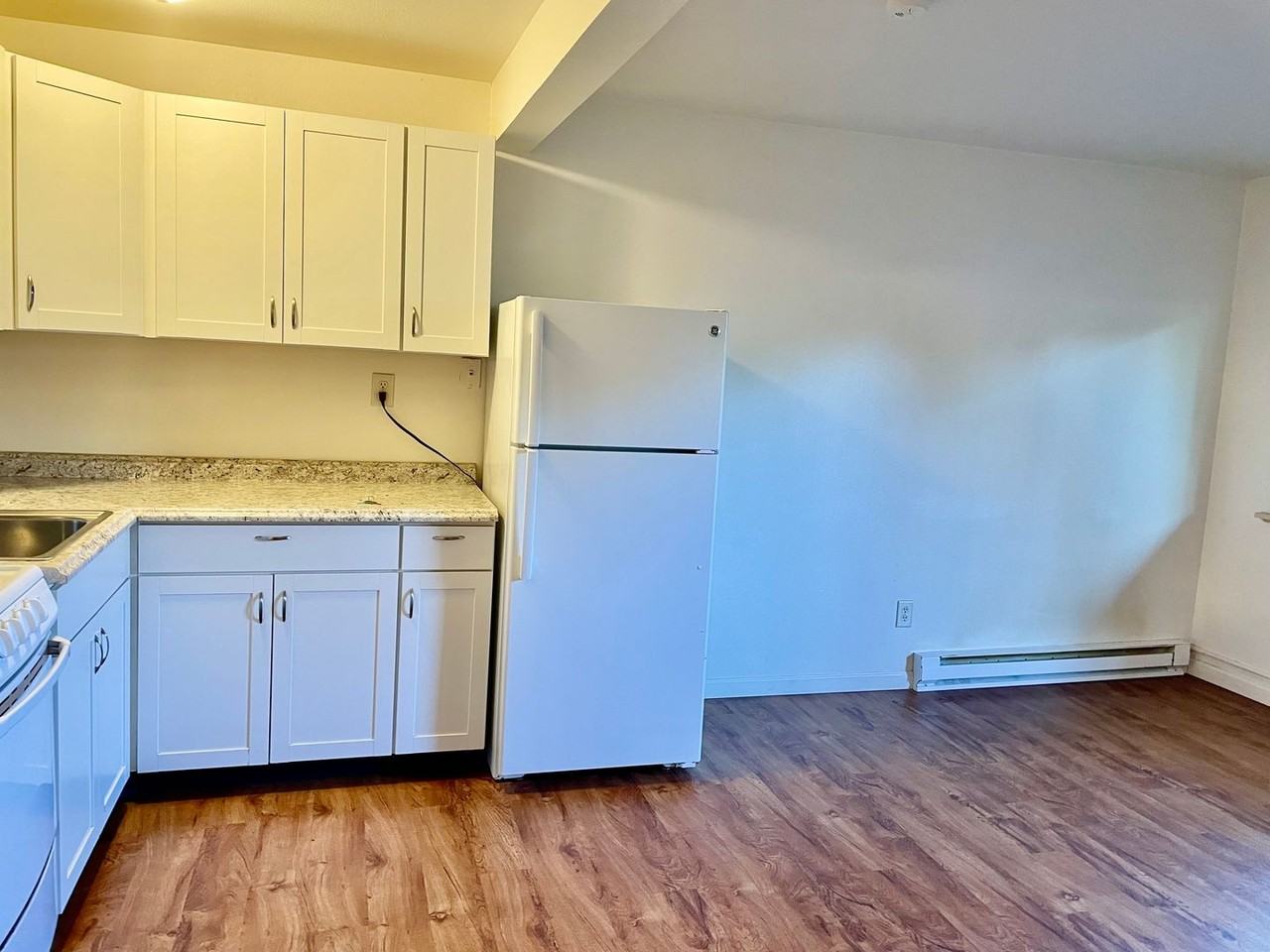 715 Parker Street - Photo 4 of 4