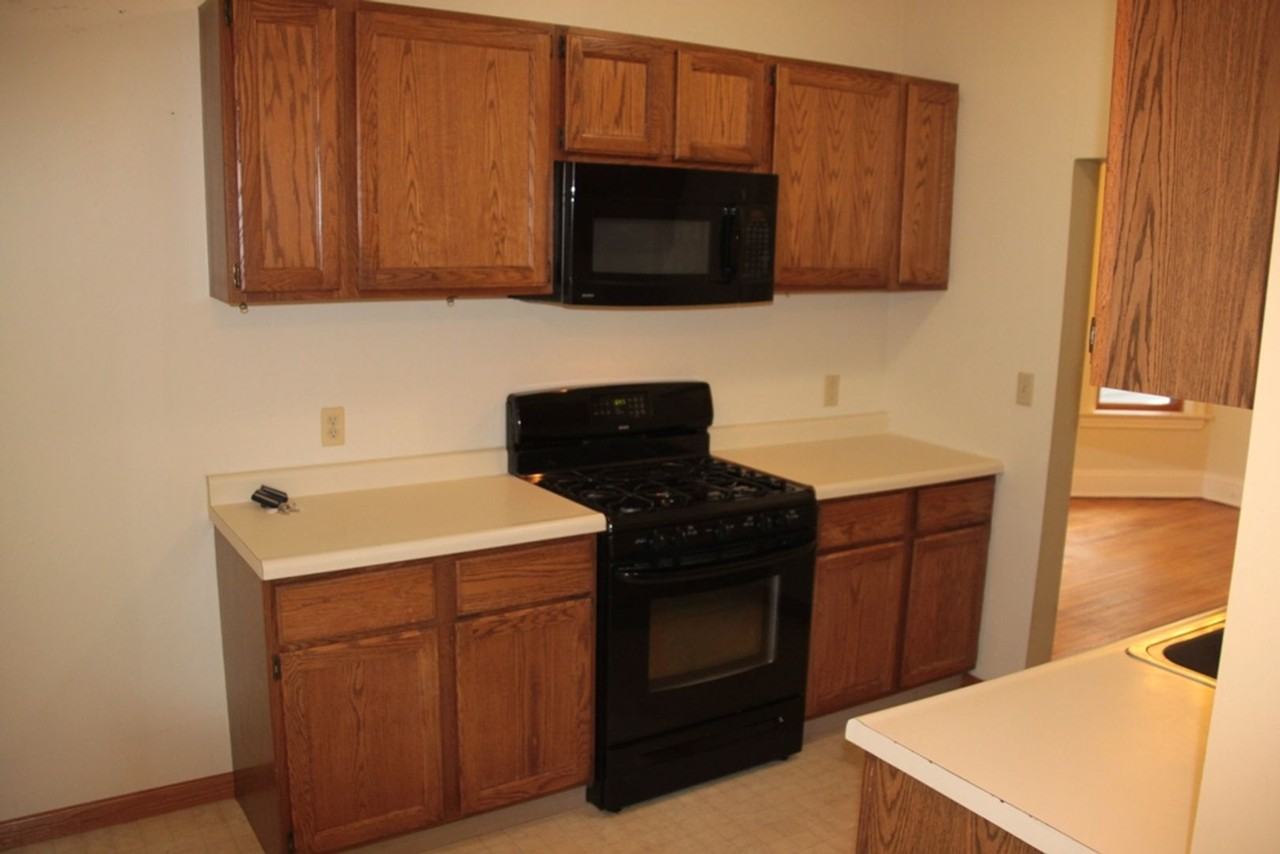 2819 W 2nd St - Photo 3 of 19