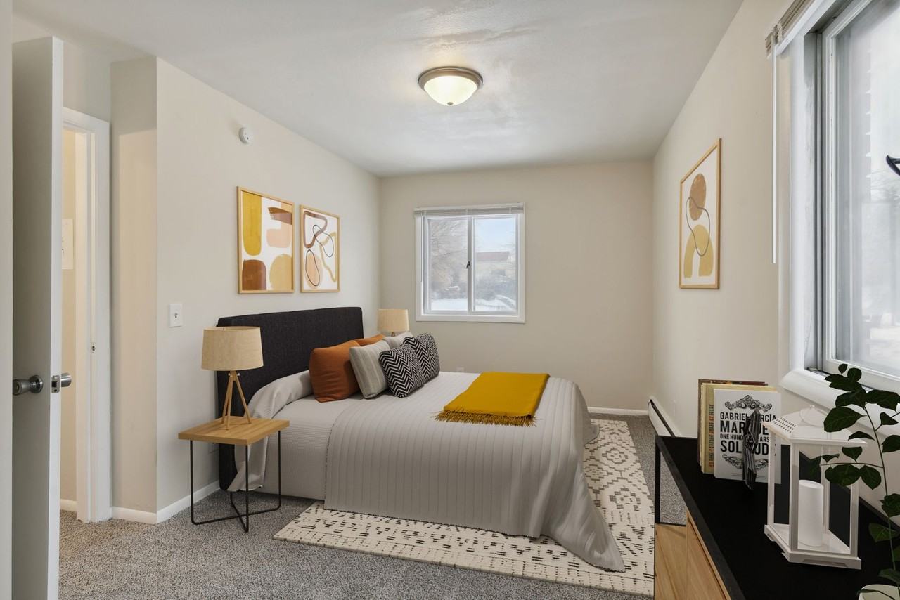 224 Cedar Lake Road North - Photo 4 of 16