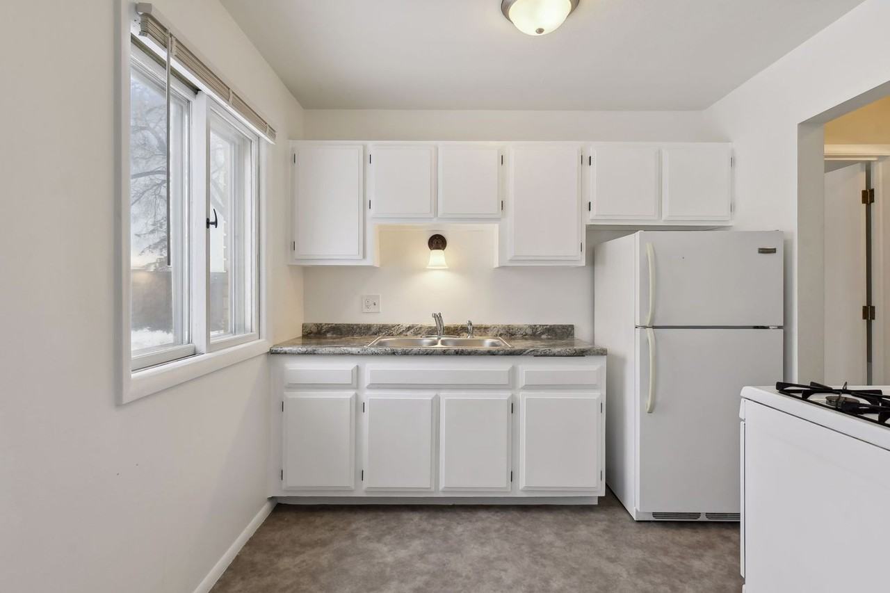 224 Cedar Lake Road North - Photo 6 of 16