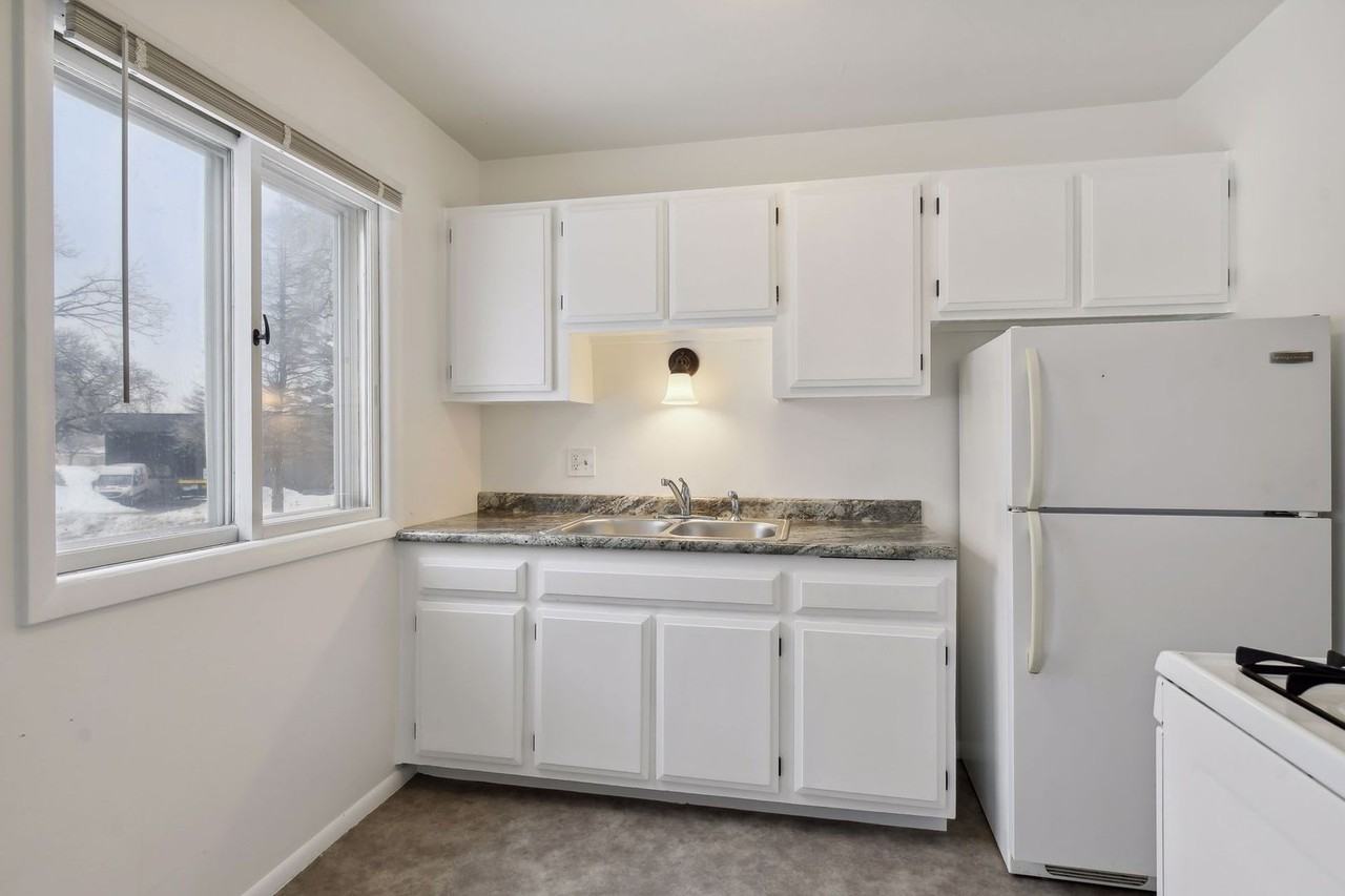 224 Cedar Lake Road North - Photo 7 of 16