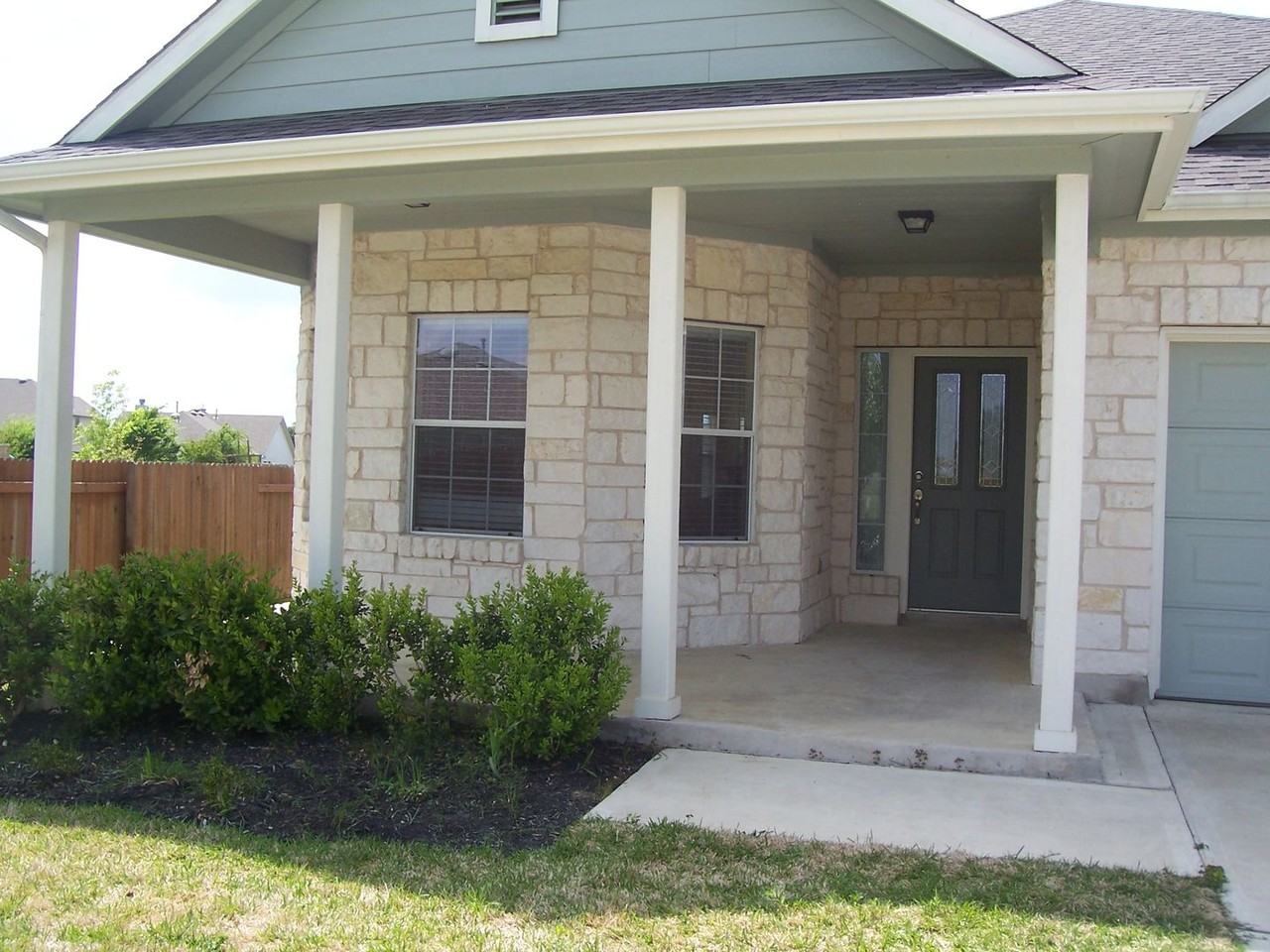 1026 Boxwood Loop - Photo 2 of 27