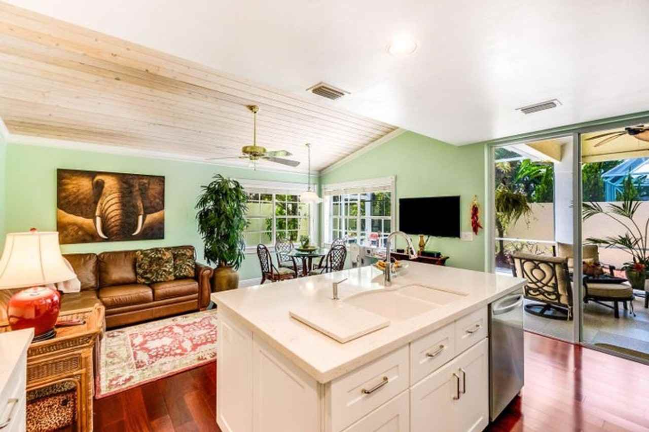 23 Windsor Ln - Photo 2 of 23