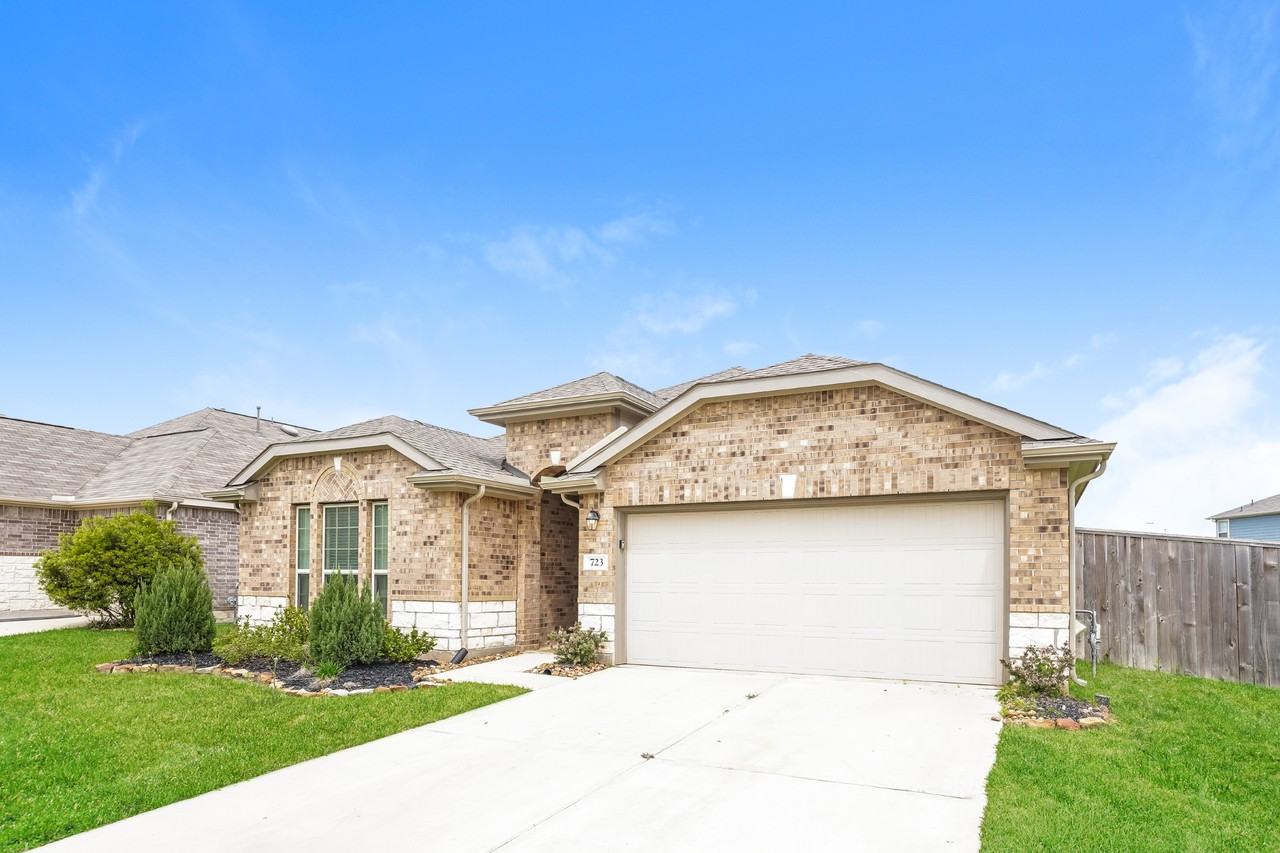 723 723 Autumn Lake Ln - Photo 2 of 18