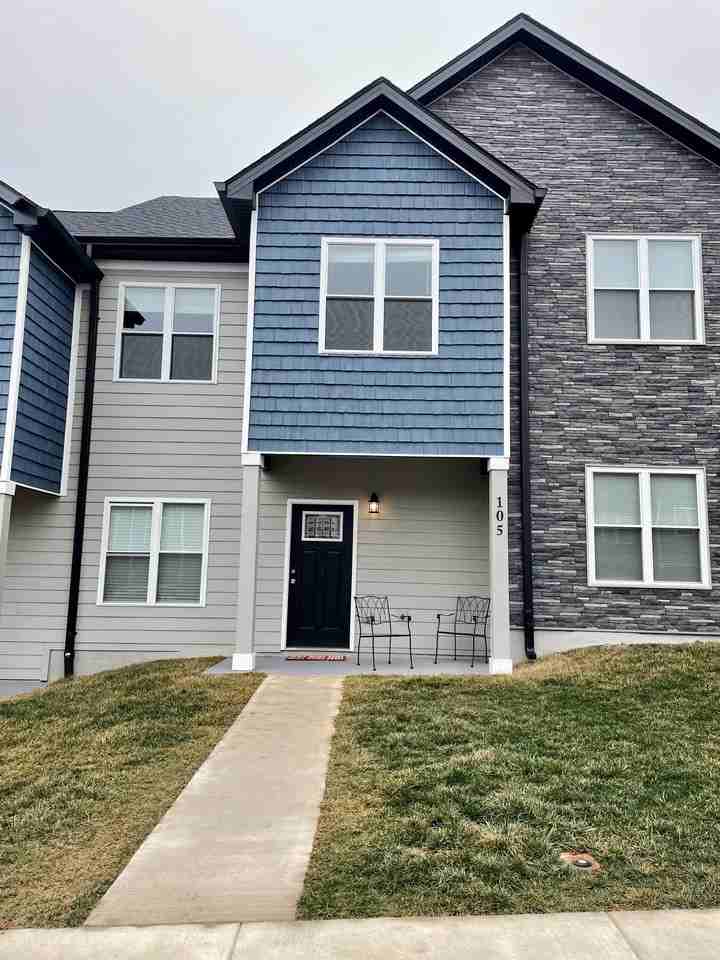 105 Emanuel Ct #1