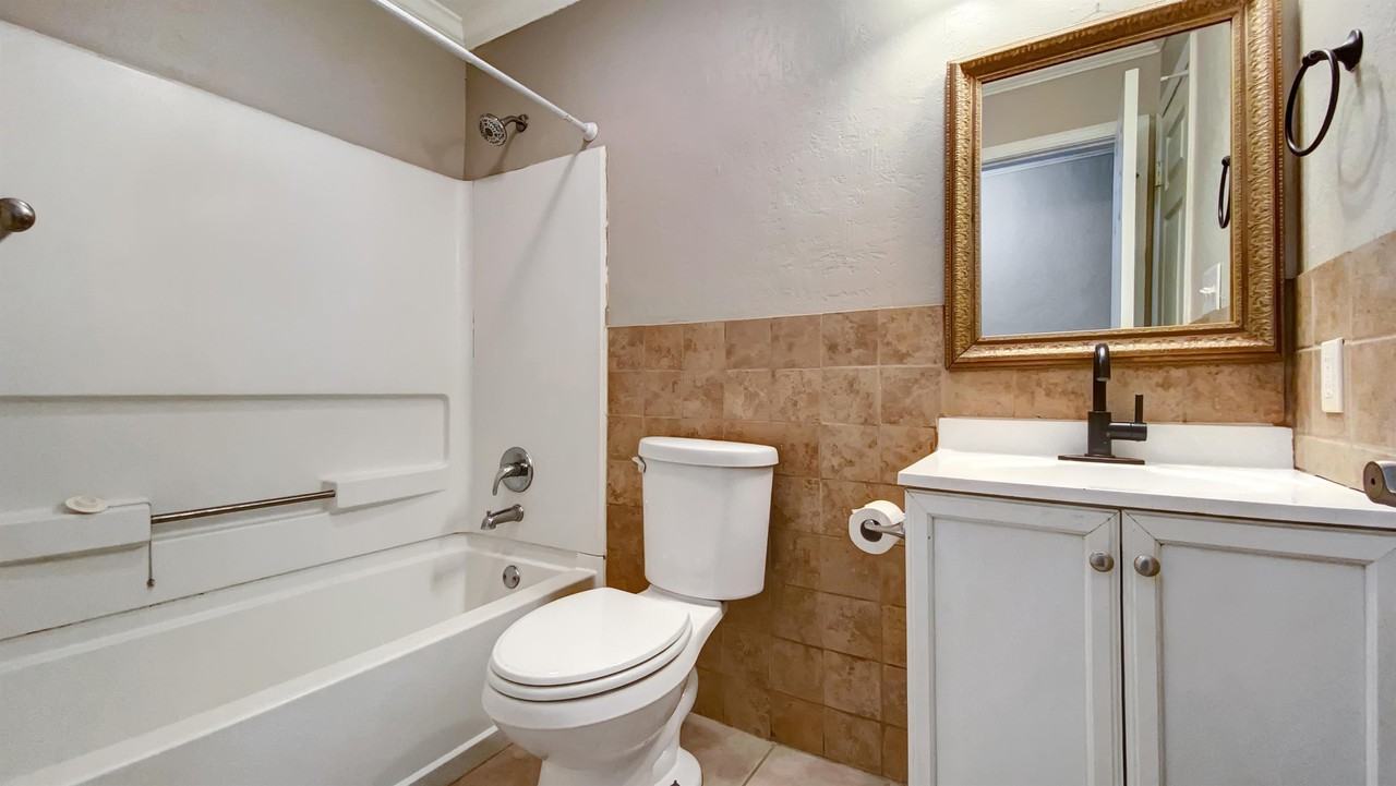 505 Dean St - Photo 2 of 13