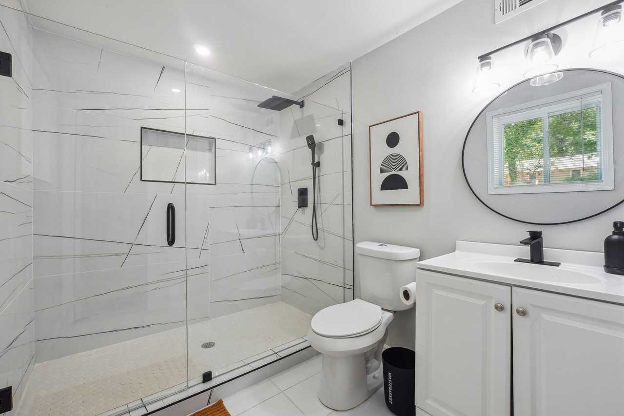 Private Bedroom For Professional (Bedroom #4 - Photo 7 of 12