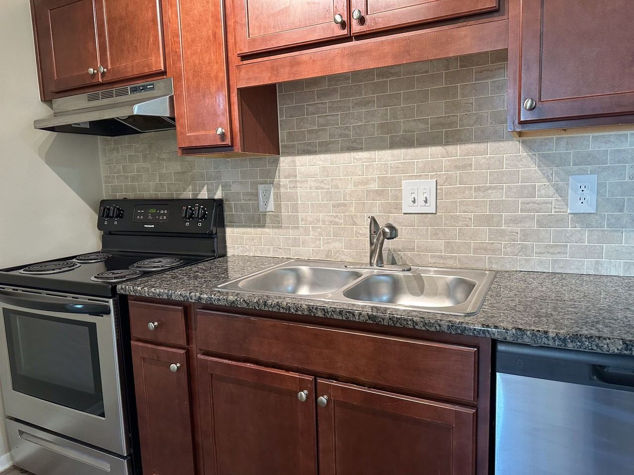 Dove Landing Apartments - Photo 5 of 32