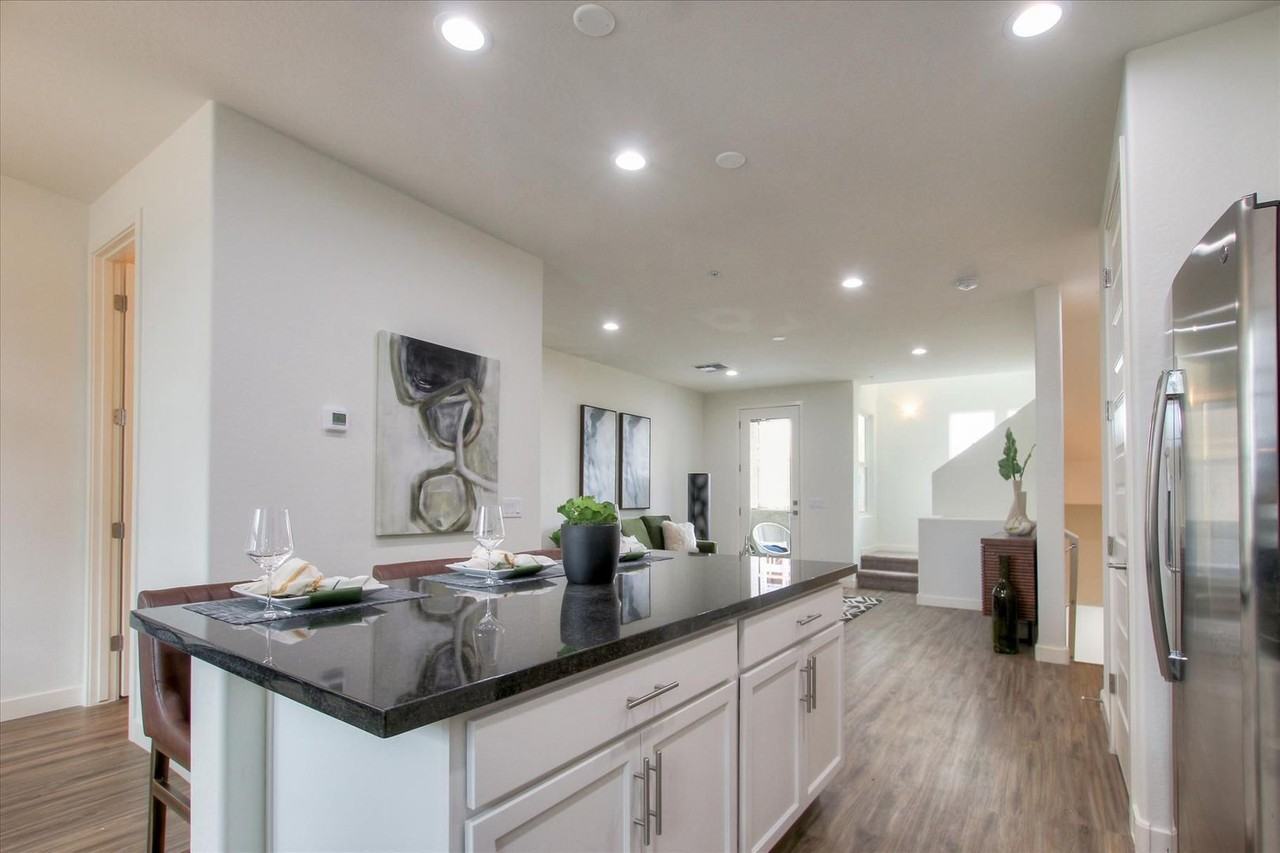 8th & Row - Photo 7 of 43