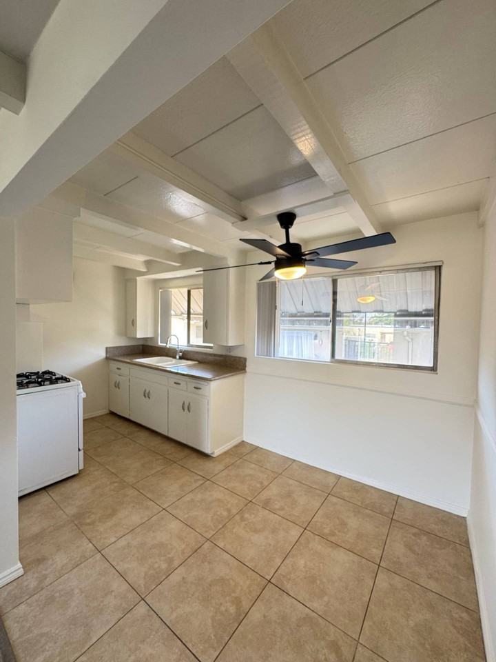 585 West Sierra Madre Boulevard #H - Photo 5 of 10